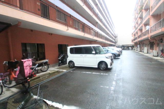 28/30 駐車場