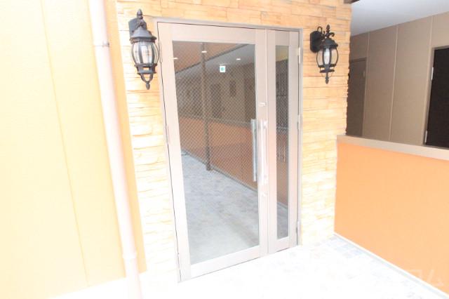 28/30 エントランス