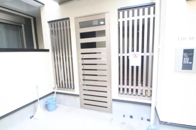 28/30 エントランス