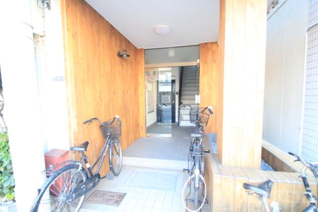 24/30 エントランス