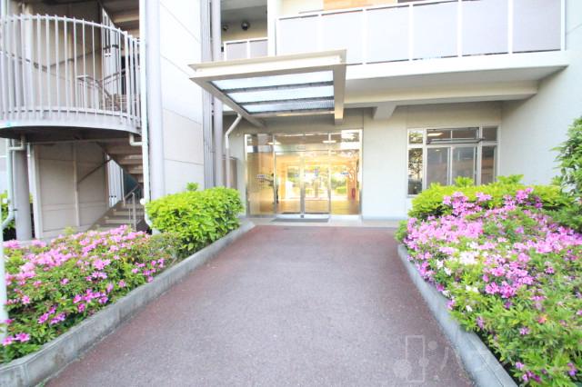 28/30 エントランス