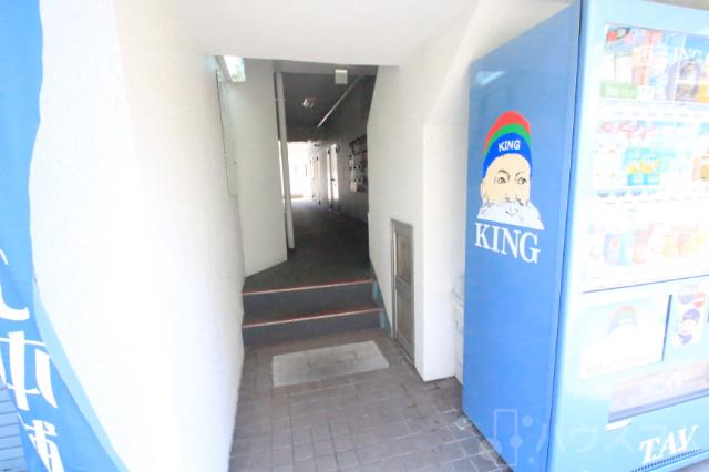 24/30 エントランス