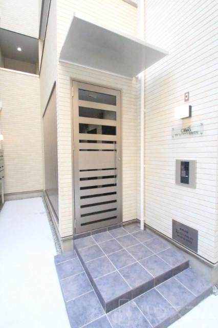 27/30 エントランス