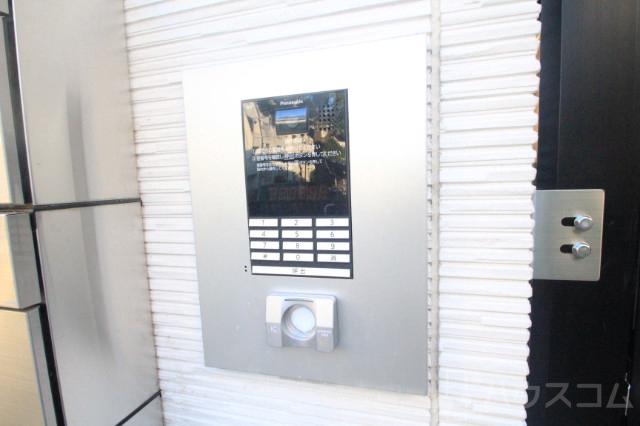 28/30 エントランス