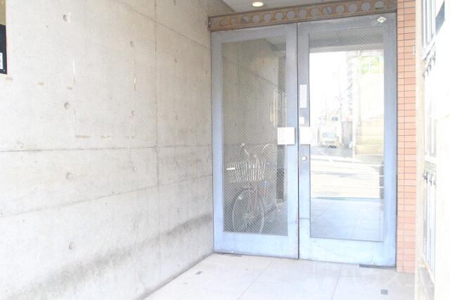 28/30 エントランス