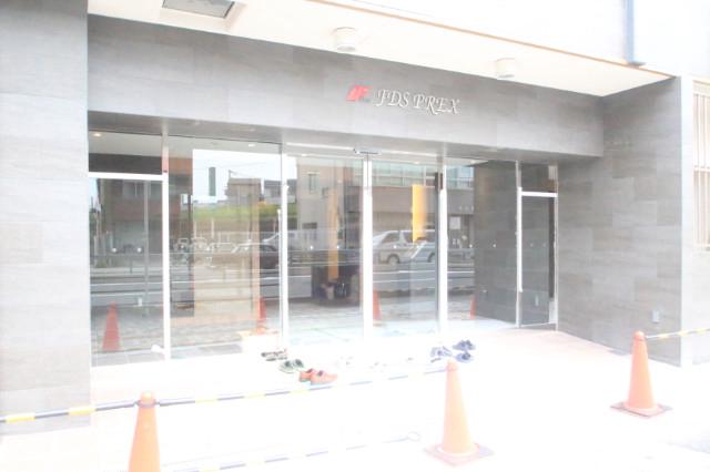 27/30 エントランス