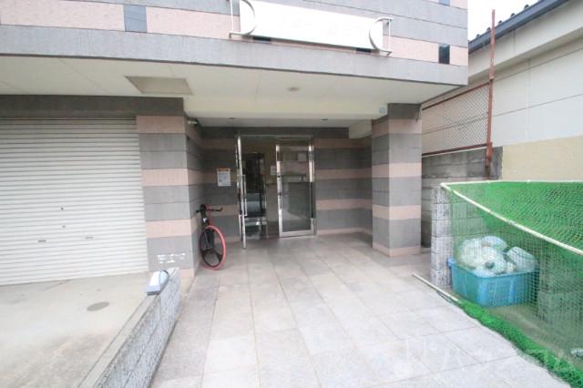 26/30 エントランス