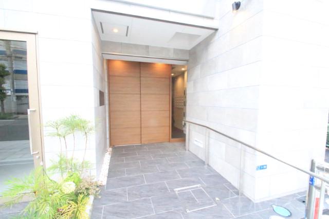 28/30 エントランス