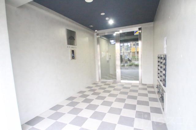 27/30 エントランス