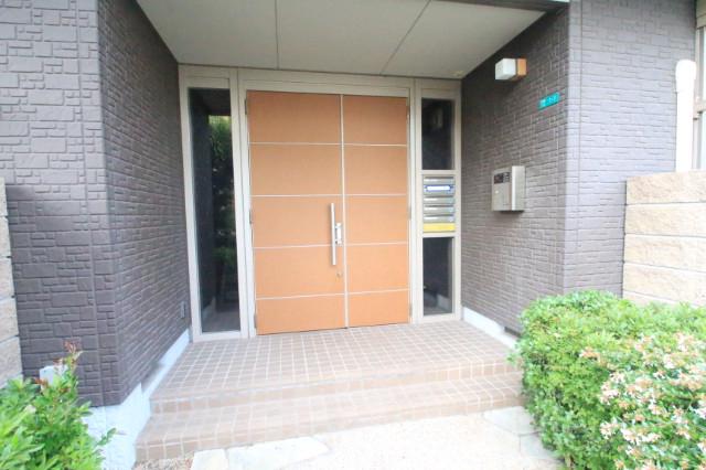 27/30 エントランス