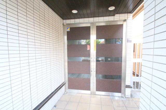 28/30 エントランス