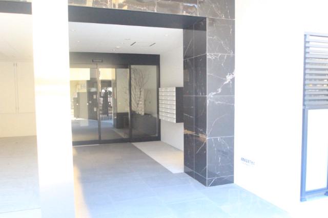 28/30 エントランス