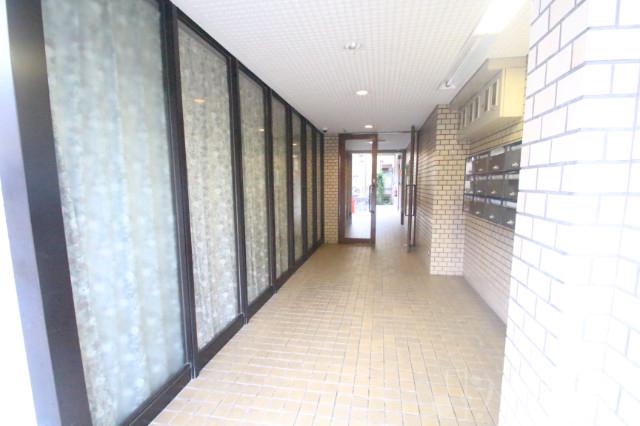 27/30 エントランス