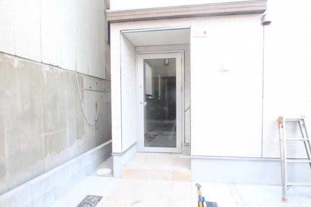 28/30 エントランス