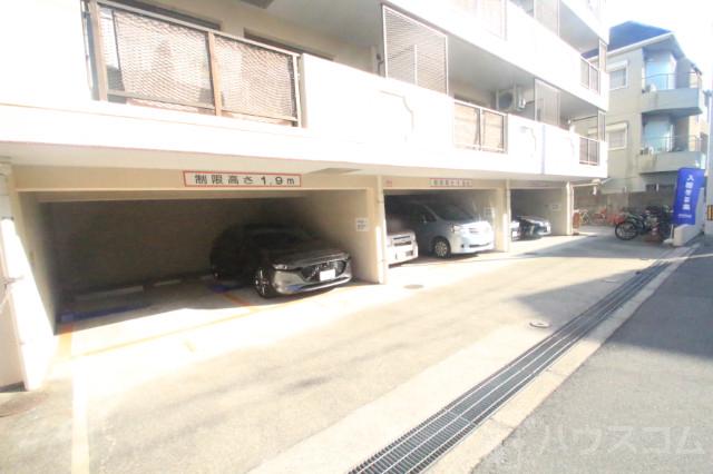 28/30 駐車場
