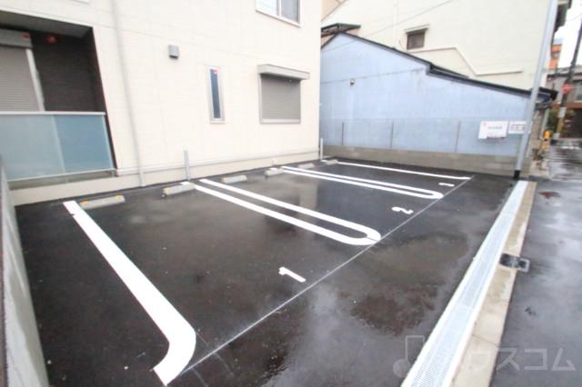 28/30 駐車場