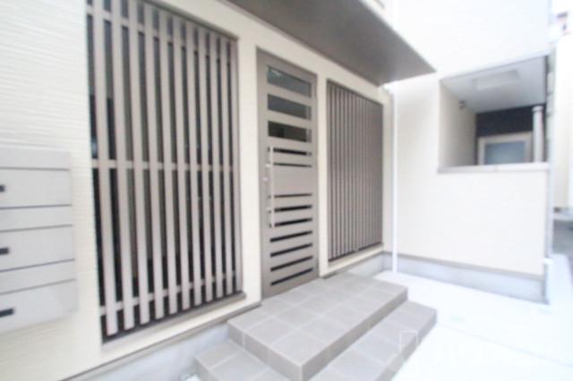 28/30 エントランス