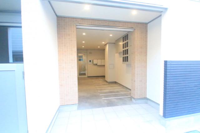 26/30 エントランス