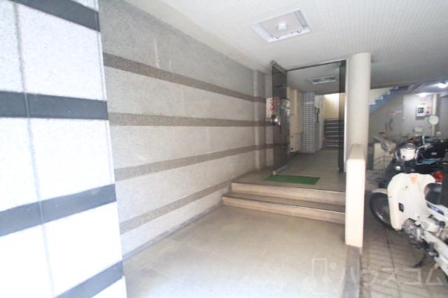 26/30 エントランス