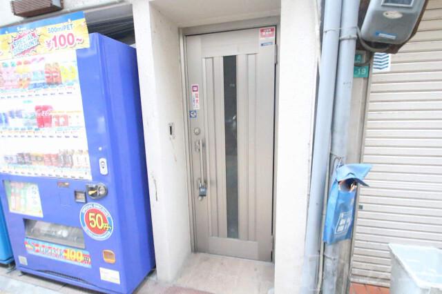 23/30 エントランス