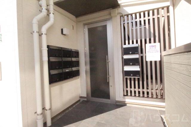 28/30 エントランス