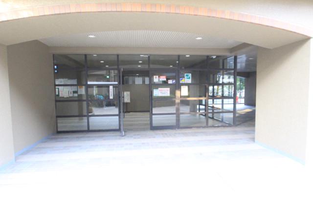 27/30 エントランス