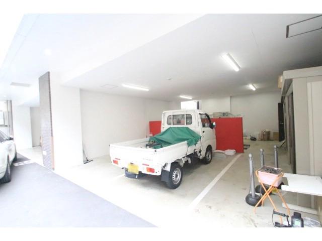 28/30 駐車場