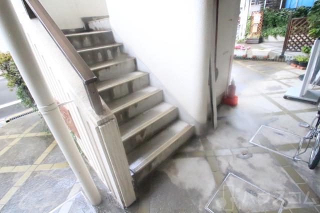 25/30 エントランス