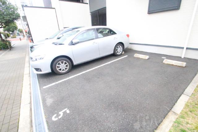 28/30 駐車場