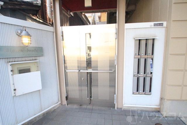 26/30 エントランス