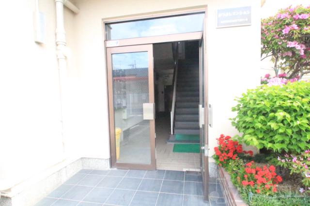 24/30 エントランス