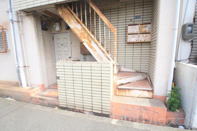 23/30 エントランス