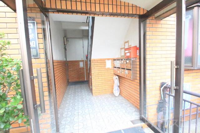 24/30 エントランス