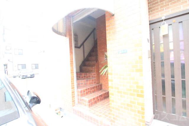 23/30 エントランス