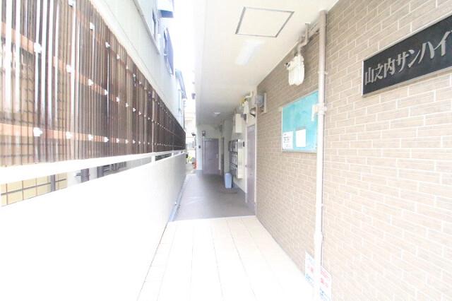 24/30 エントランス