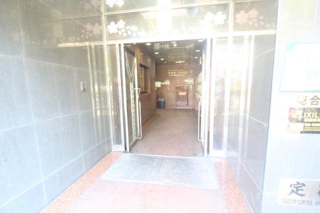 24/30 エントランス