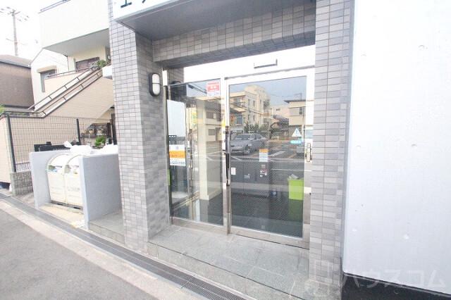 28/30 エントランス
