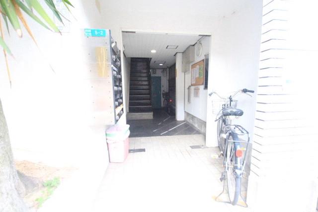 24/30 エントランス