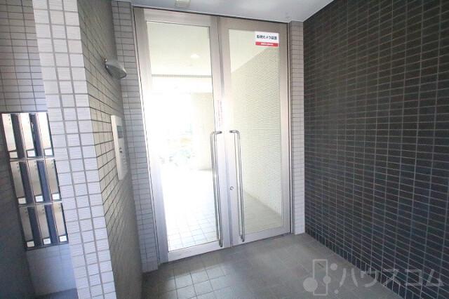 26/30 エントランス