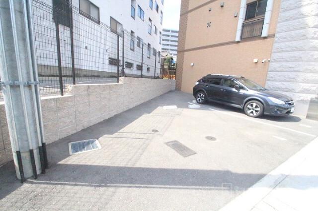 28/30 駐車場