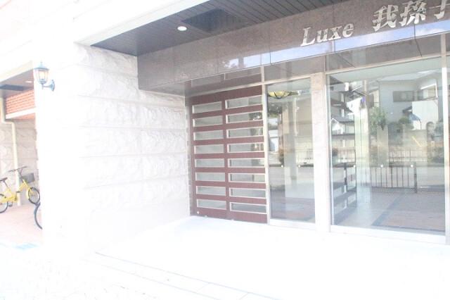 27/30 エントランス