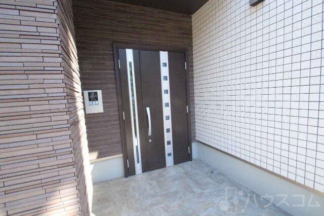 28/30 エントランス