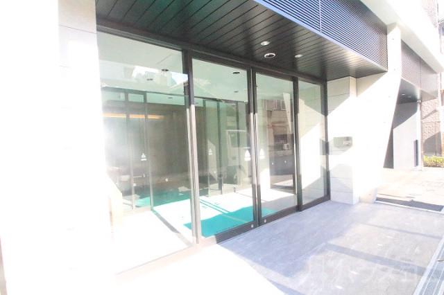 27/30 エントランス