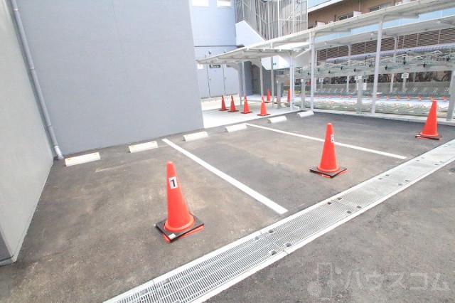 28/30 駐車場
