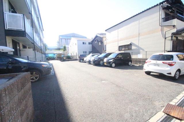 28/30 駐車場