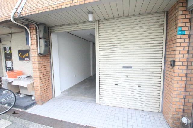 24/30 エントランス