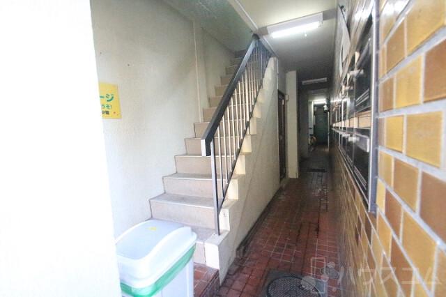 24/30 エントランス