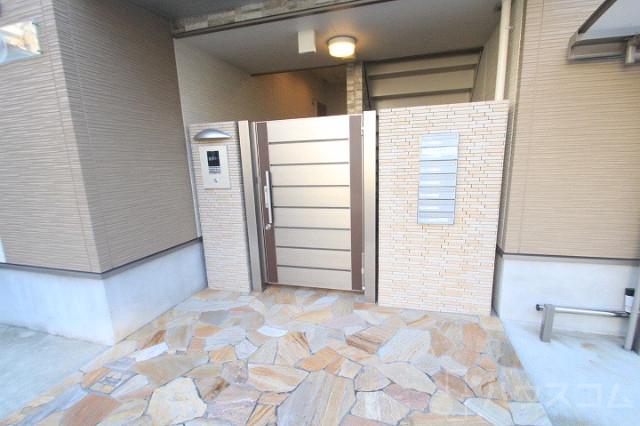 27/30 エントランス