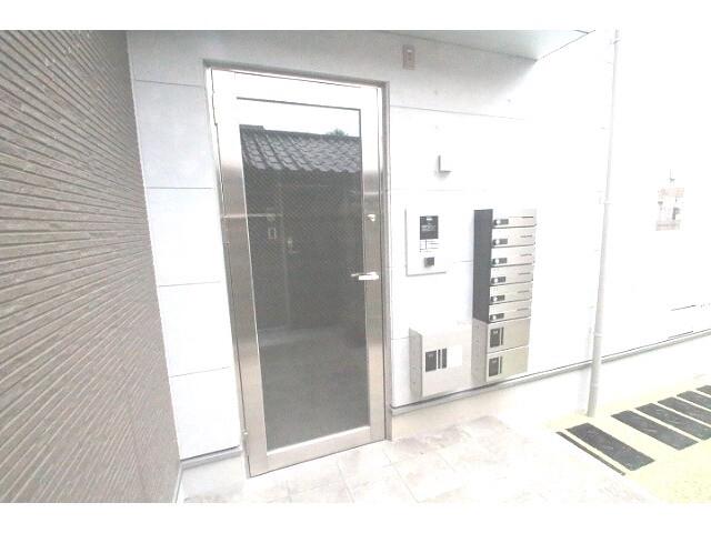 28/30 エントランス