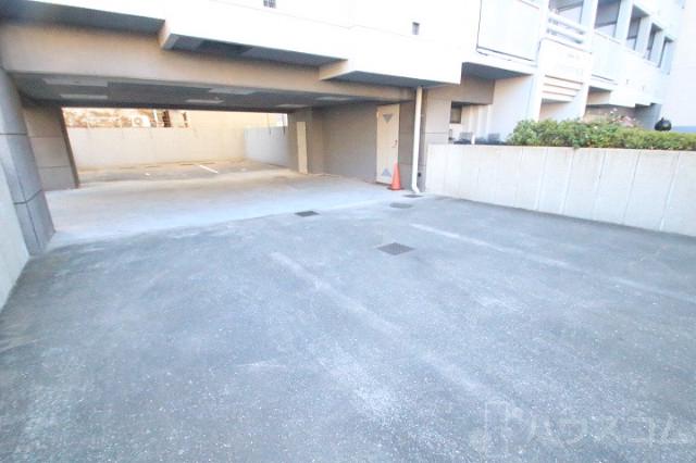 26/30 駐車場
